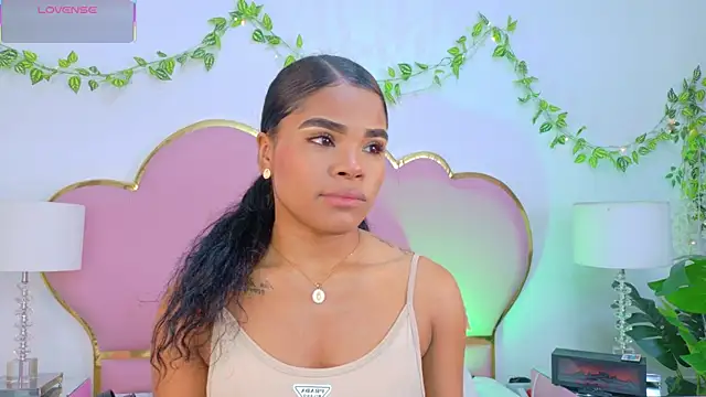 NahiaraReina online show from 5, 12, 2025