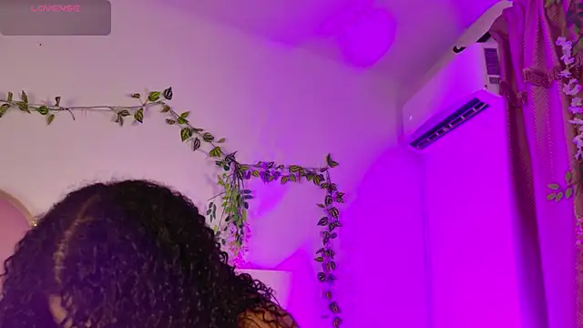 NahiaraReina online show from 20, 5, 2026