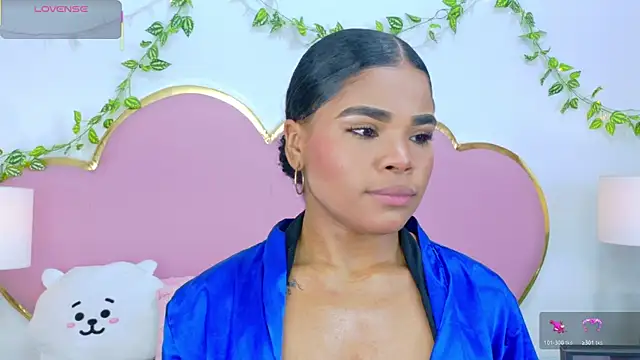 NahiaraReina online show from 15, 11, 2025