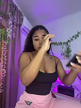 NahiaraReina online show from 10, 7, 2026