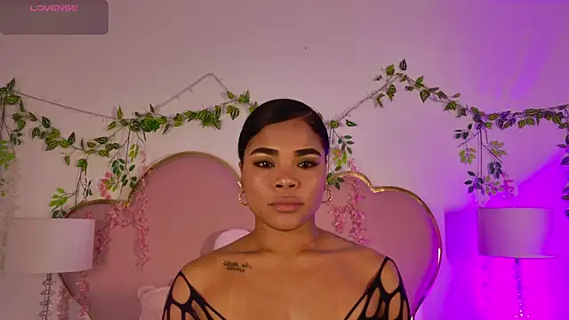 NahiaraReina online show from 2, 5, 2026