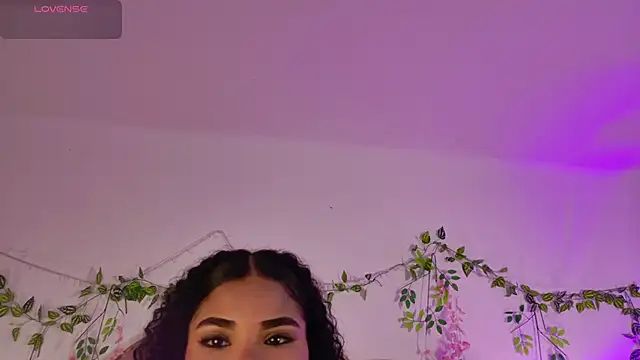 NahiaraReina online show from 9, 5, 2026