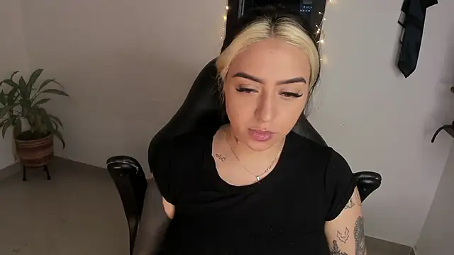 AnnikaMerliahh  online show from 14, 1, 2026