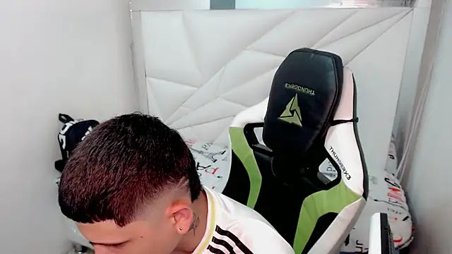 Brayan lopezz online show from 16, 1, 2026