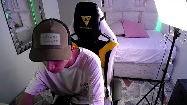 Snapshot of Brayan_lopezz chatting on 7, 1, 2025 Brayan lopezz online show from 7, 1, 2025