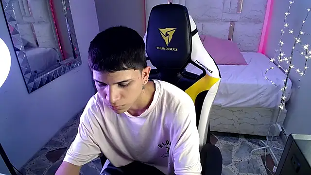 Snapshot of Brayan_lopezz chatting on 7, 1, 2025 Brayan lopezz online show from 7, 1, 2025