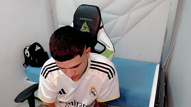 Snapshot of Brayan_lopezz chatting on 15, 1, 2026 Brayan lopezz online show from 15, 1, 2026