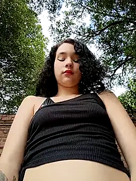 sweet outdoor charm online show from 23, 11, 2025