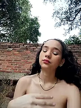 sweet outdoor charm online show from 27, 3, 2026