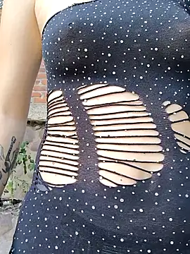 sweet outdoor charm online show from 12, 10, 2025