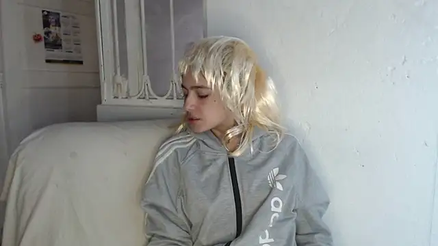 skinny sweet2411 online show from 12, 11, 2025