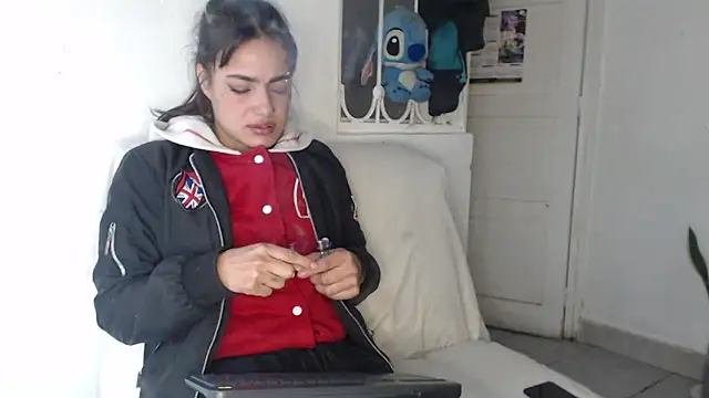 skinny sweet2411 online show from 4, 10, 2025