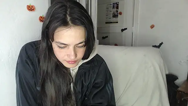 skinny sweet2411 online show from 7, 11, 2025