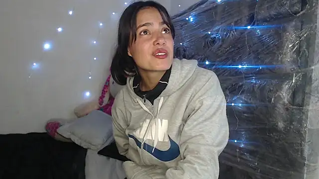 skinny sweet2411 online show from 21, 12, 2025