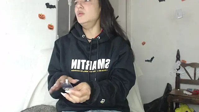 skinny sweet2411 online show from 6, 11, 2025