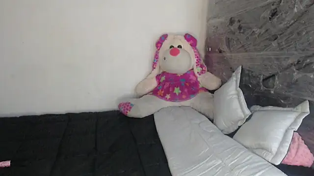 skinny sweet2411 online show from 18, 12, 2025