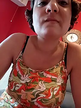 Snapshot of Nell-X chatting on 17, 10, 2025 Nell-X online show from 17, 10, 2025