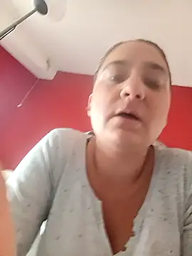 Snapshot of Nell-X chatting on 18, 10, 2025 Nell-X online show from 18, 10, 2025