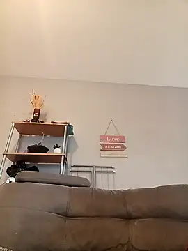 Snapshot of Nell-X chatting on 22, 9, 2025 Nell-X online show from 22, 9, 2025