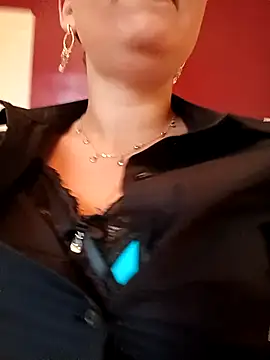 Snapshot of Nell-X chatting on 29, 10, 2025 Nell-X online show from 29, 10, 2025