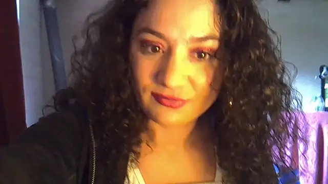 Snapshot of Nell-X chatting on 4, 1, 2025 Nell-X online show from 4, 1, 2025