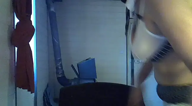 Snapshot of Nell-X chatting on 2, 1, 2025 Nell-X online show from 2, 1, 2025