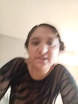 Snapshot of Nell-X chatting on 5, 10, 2025 Nell-X online show from 5, 10, 2025