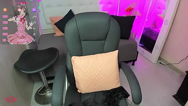 EMALINDA  HILSS online show from 3, 2, 2025