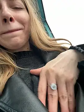 Sunny   Bunny online show from 6, 3, 2025