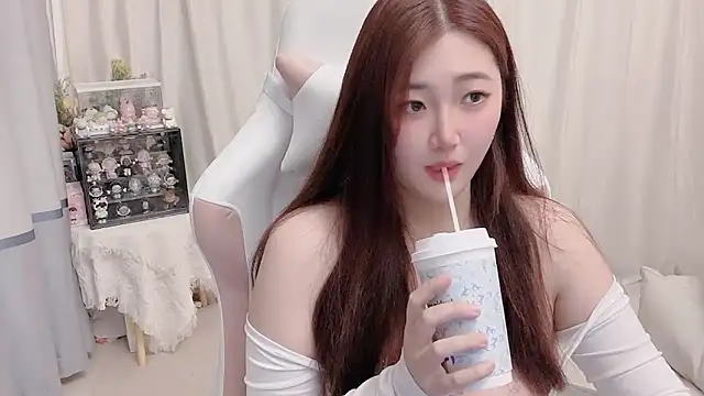 Stars Elyn online show from 18, 12, 2024