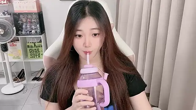 Stars Elyn online show from 28, 9, 2025