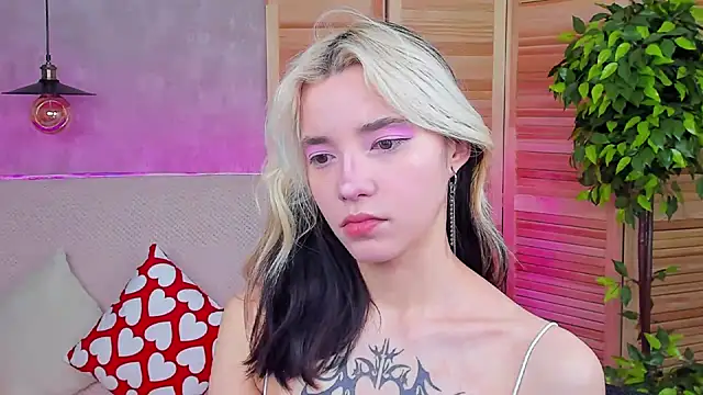 as1an girlfriend online show from 11, 3, 2025