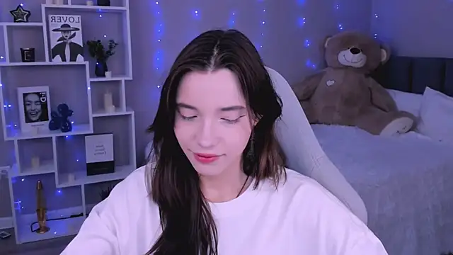 as1an girlfriend online show from 8, 5, 2026