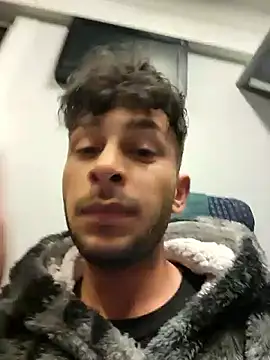 Snapshot of Iulianmarius12 chatting on 18, 3, 2025 Iulianmarius12 online show from 18, 3, 2025