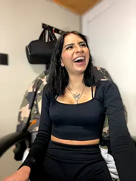 Hilary pinkk online show from 13, 11, 2025