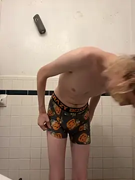 tallnerdyguy online show from 28, 9, 2025