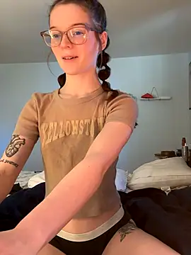 dreamteemergirl online show from 3, 10, 2025