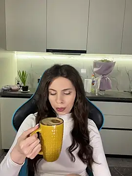 CurlyLara online show from 11, 4, 2026