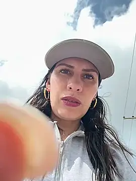 Alysson-- online show from 14, 4, 2026