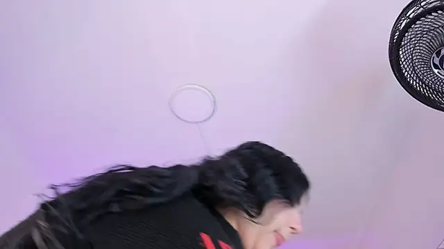 Snapshot of AmberiniHoffman chatting on 27, 10, 2025 AmberiniHoffman online show from 27, 10, 2025