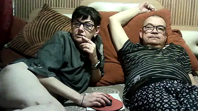 Snapshot of AlanaLaDream chatting on 4, 10, 2025 AlanaLaDream online show from 4, 10, 2025