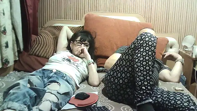 Snapshot of AlanaLaDream chatting on 3, 10, 2025 AlanaLaDream online show from 3, 10, 2025