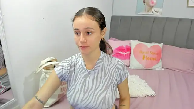 naughtyloverss online show from 15, 4, 2026