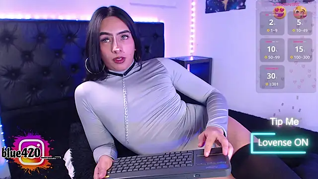 Skyler  blue4 online show from 12, 11, 2025