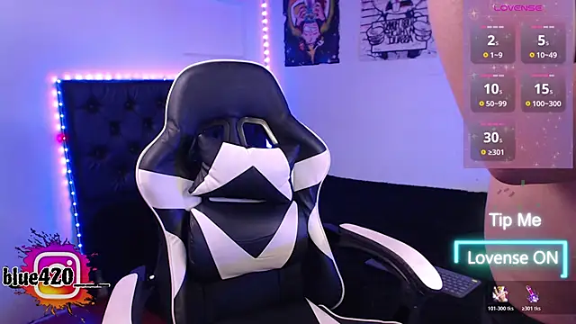 Skyler  blue4 online show from 14, 11, 2025