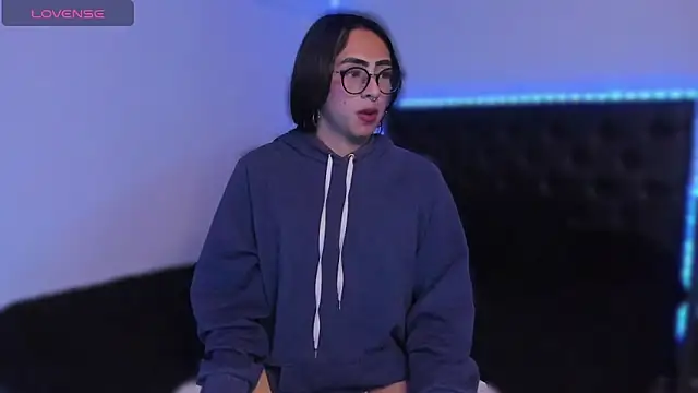 Skyler  blue4 online show from 1, 3, 2025