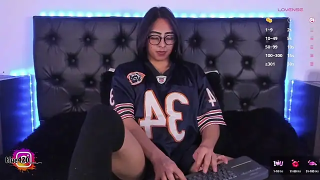 Skyler  blue4 online show from 4, 3, 2025