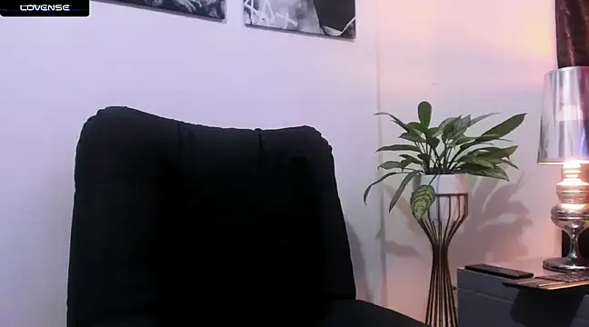 CruzVega online show from 18, 2, 2025