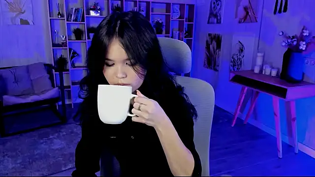 Elainebeness online show from 9, 10, 2025