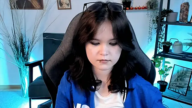 Elainebeness online show from 5, 3, 2025